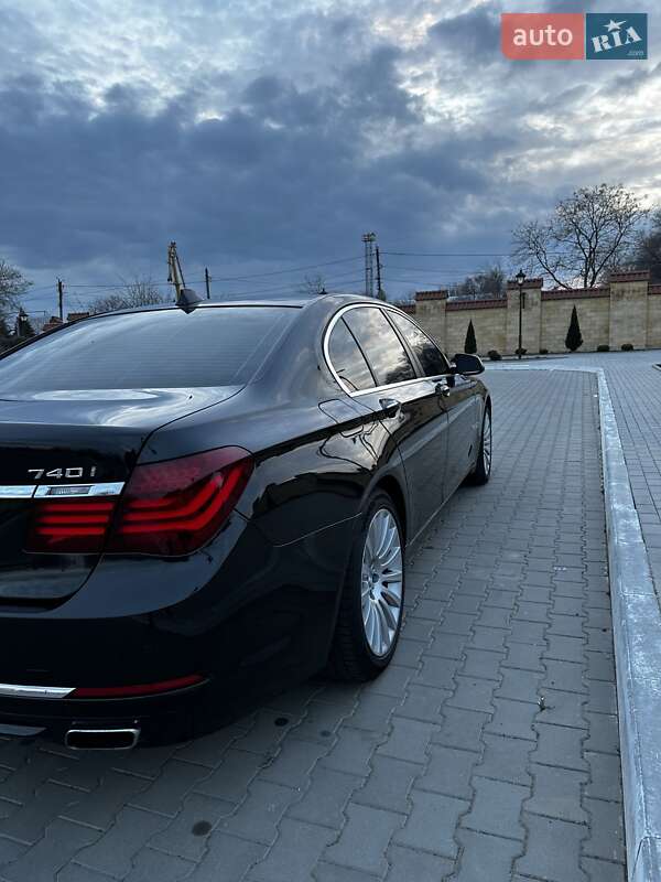 Седан BMW 7 Series 2013 в Измаиле