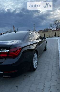 Седан BMW 7 Series 2013 в Измаиле