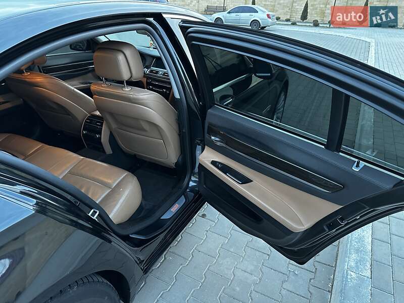 Седан BMW 7 Series 2013 в Измаиле