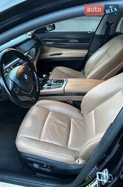 Седан BMW 7 Series 2013 в Измаиле