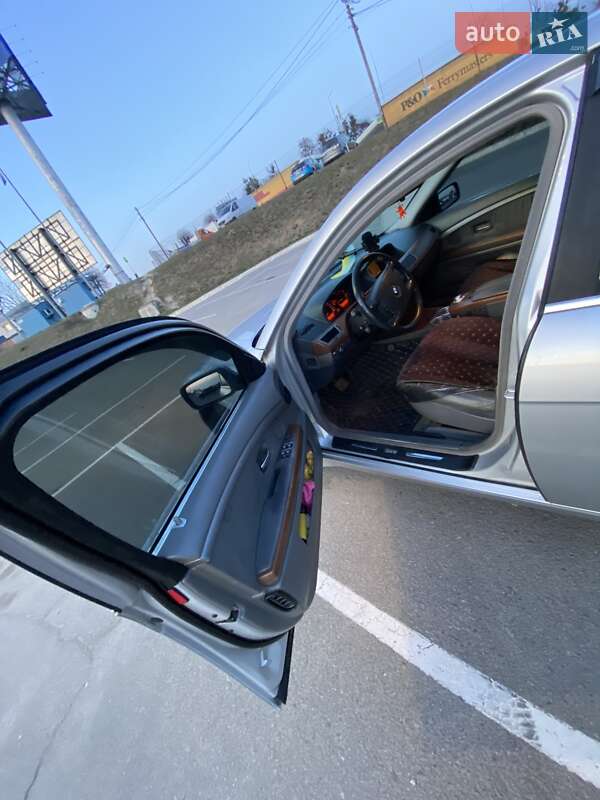 Седан BMW 7 Series 2003 в Черноморске