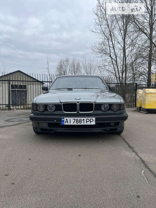 Седан BMW 7 Series 1990 в Киеве