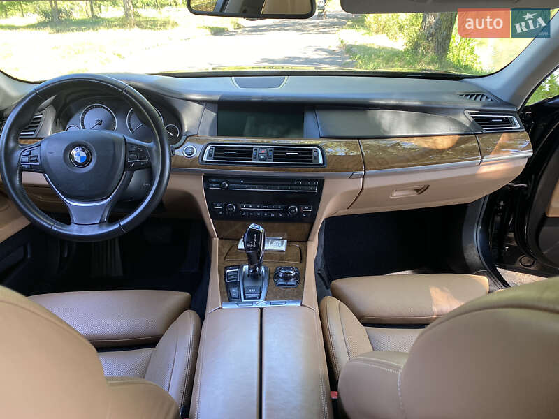 Седан BMW 7 Series 2011 в Ровно