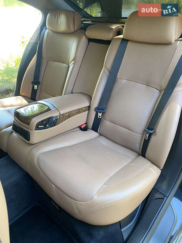 Седан BMW 7 Series 2011 в Ровно
