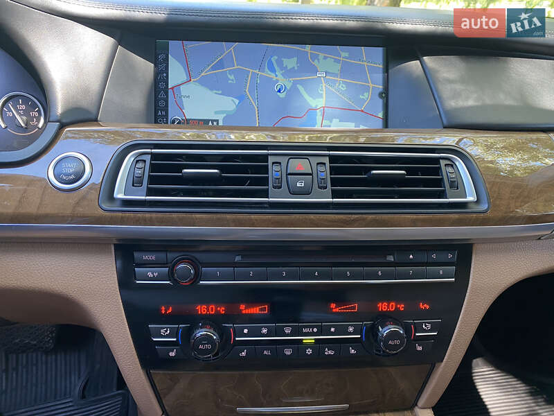 Седан BMW 7 Series 2011 в Ровно