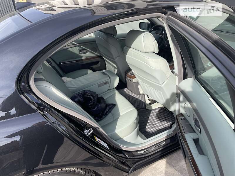 Седан BMW 7 Series 2002 в Львові