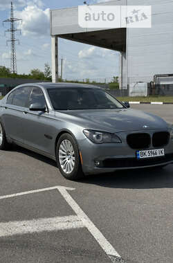 Седан BMW 7 Series 2011 в Дубні