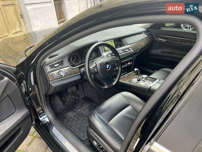Седан BMW 7 Series 2015 в Чернівцях