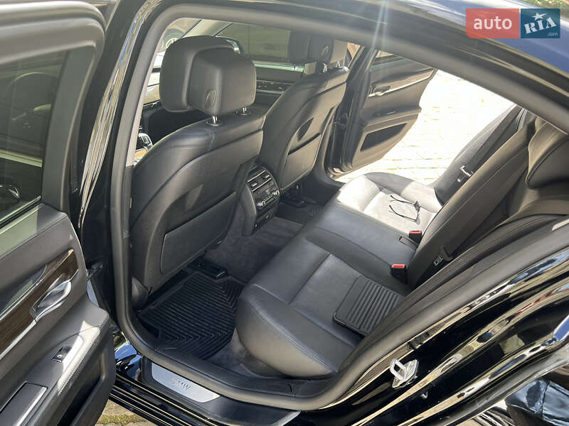 Седан BMW 7 Series 2015 в Чернівцях