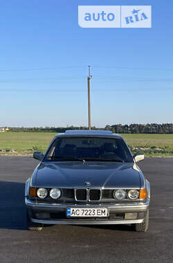 Седан BMW 7 Series 1987 в Радивилове