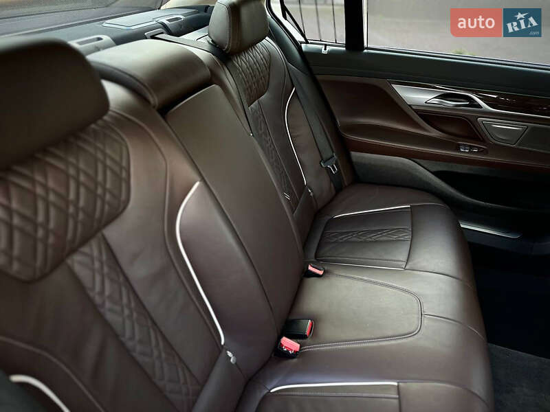 Седан BMW 7 Series 2020 в Черновцах