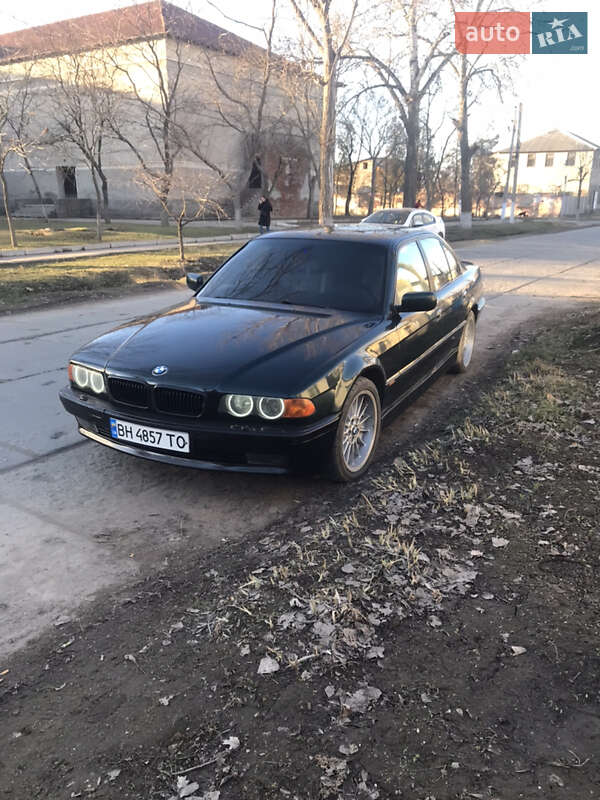 Седан BMW 7 Series 1999 в Килии