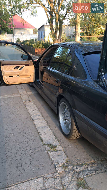 Седан BMW 7 Series 1999 в Килии