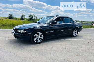 Седан BMW 7 Series 2000 в Городку