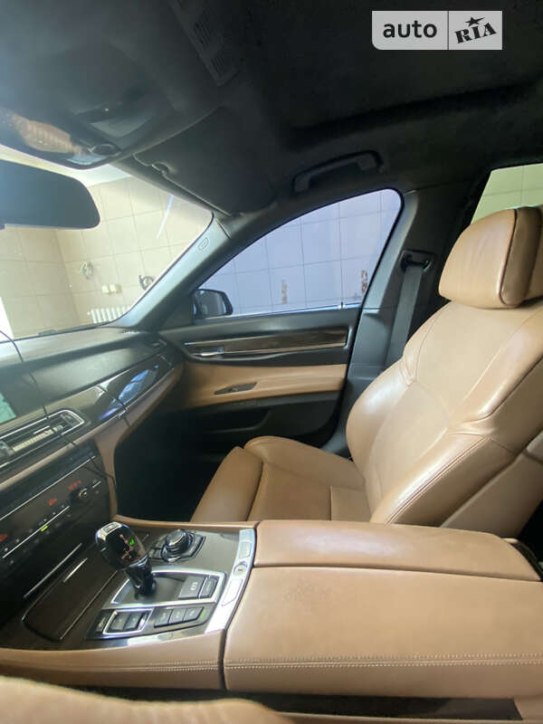Седан BMW 7 Series 2011 в Черновцах