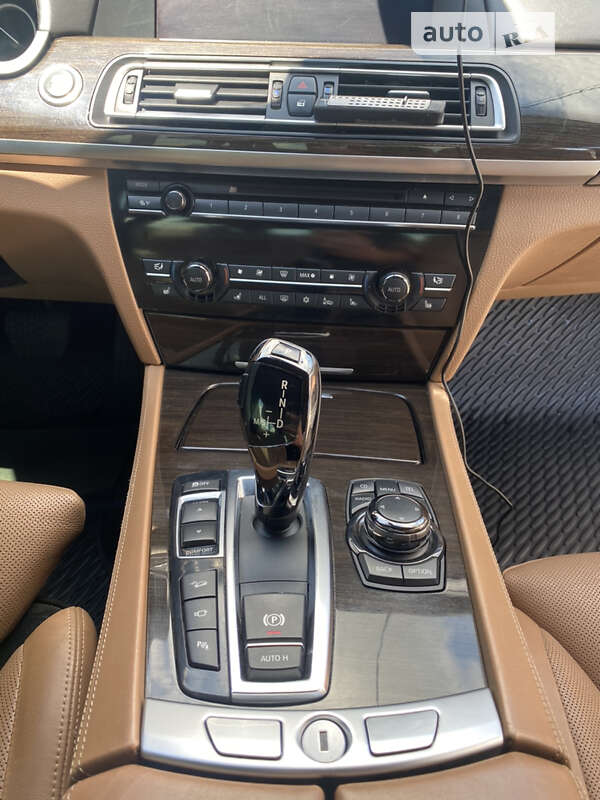 Седан BMW 7 Series 2011 в Черновцах