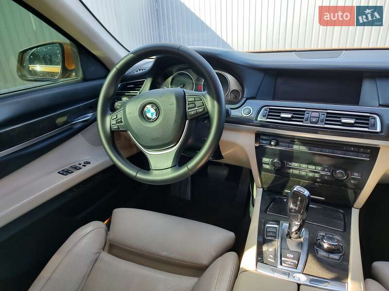 Седан BMW 7 Series 2011 в Богуславі