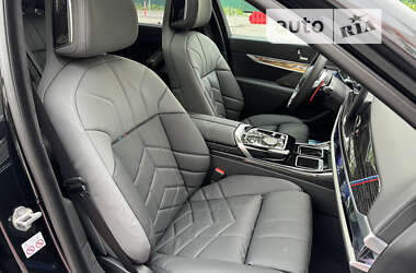 Седан BMW 7 Series 2024 в 