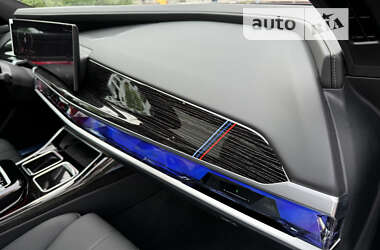 Седан BMW 7 Series 2024 в 