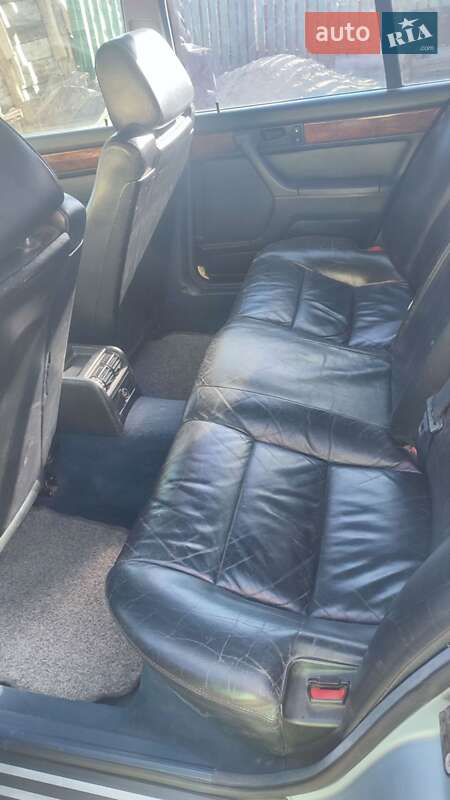 Седан BMW 7 Series 1990 в Ружині