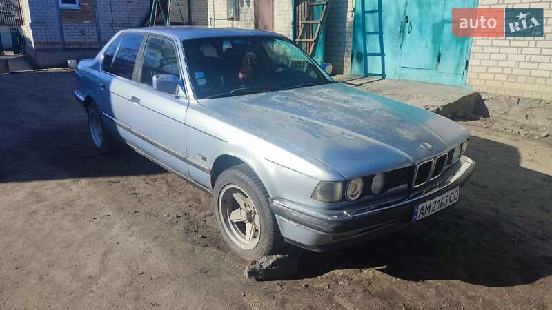 Седан BMW 7 Series 1990 в Ружині