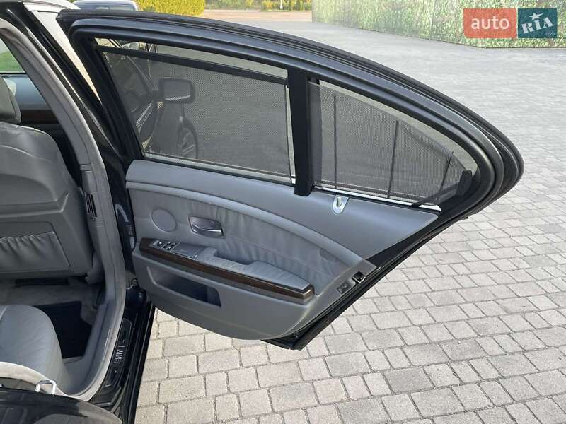 Седан BMW 7 Series 2001 в Львові