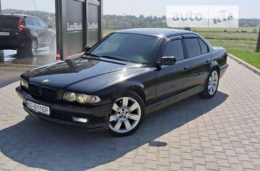 Седан BMW 7 Series 2001 в Шумске