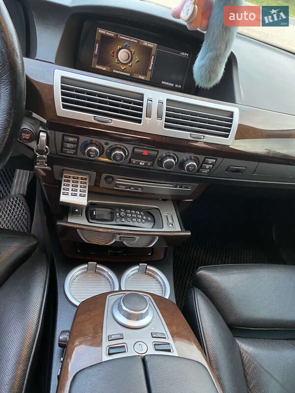 Седан BMW 7 Series 2005 в Новом Роздоле