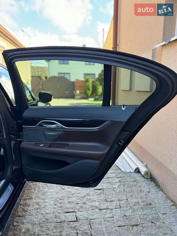 Седан BMW 7 Series 2020 в Мукачево