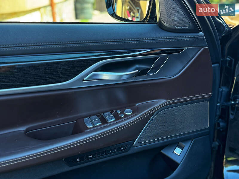 Седан BMW 7 Series 2020 в Мукачево