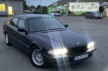 Седан BMW 7 Series 2000 в Романіву