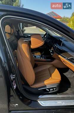 Седан BMW 7 Series 2015 в 