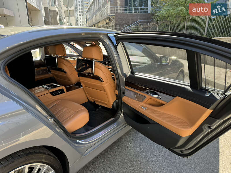 Седан BMW 7 Series 2019 в Чернівцях