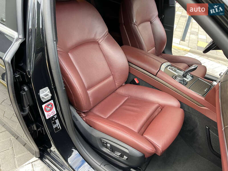 Седан BMW 7 Series 2015 в Львове