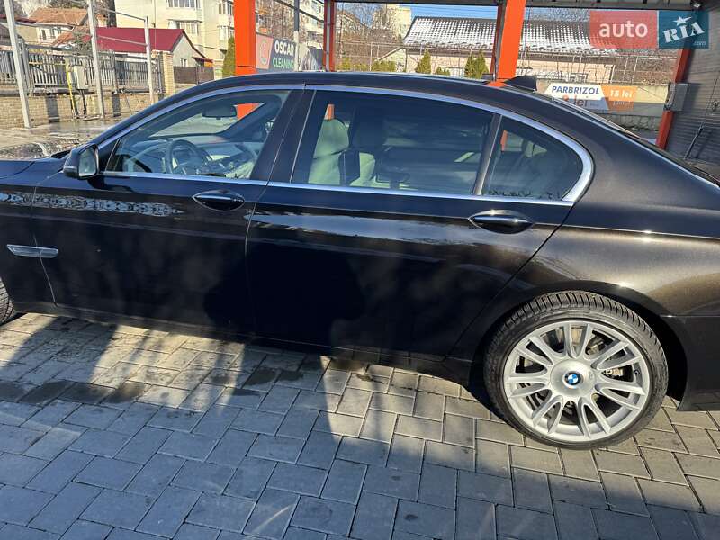 Седан BMW 7 Series 2014 в Черновцах