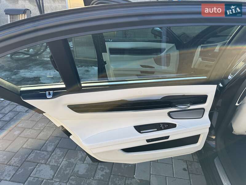 Седан BMW 7 Series 2014 в Черновцах