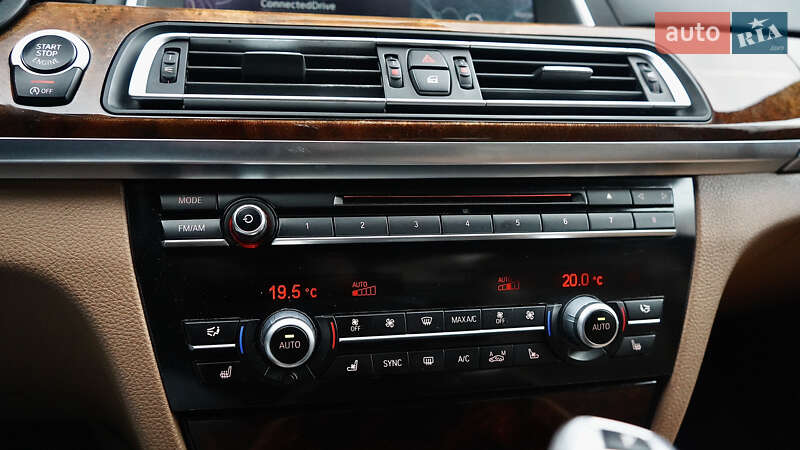 Седан BMW 7 Series 2014 в Львові