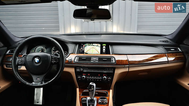 Седан BMW 7 Series 2014 в Львові