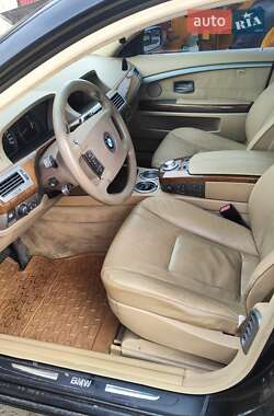 Седан BMW 7 Series 2004 в Першотравенске