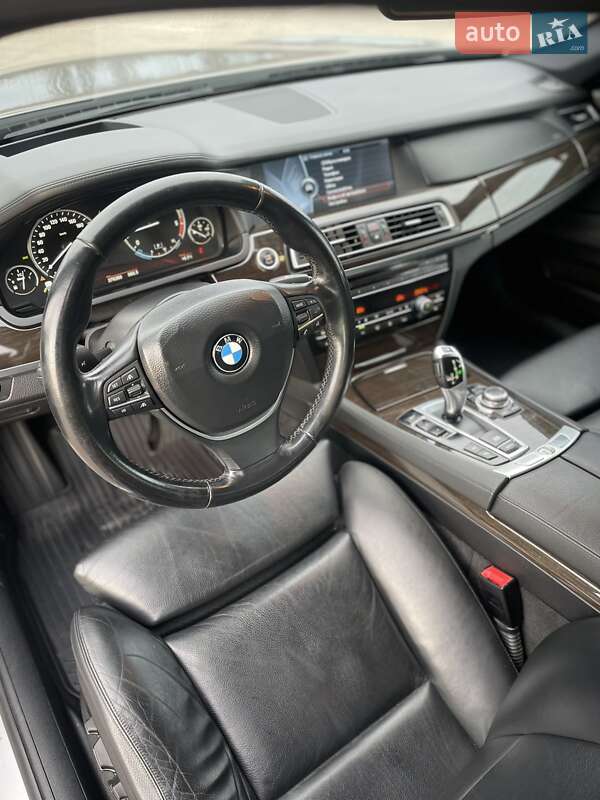 Седан BMW 7 Series 2010 в Ровно