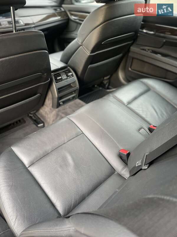 Седан BMW 7 Series 2010 в Ровно