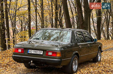 Седан BMW 7 Series 1982 в Хусті