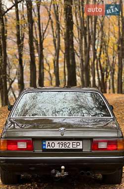 Седан BMW 7 Series 1982 в Хусті