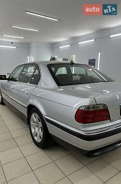 Седан BMW 7 Series 2001 в 