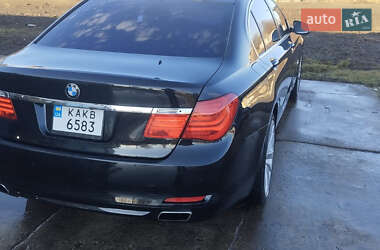 Седан BMW 7 Series 2010 в Романіву