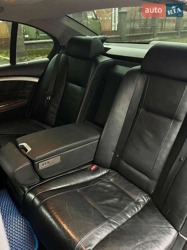 Седан BMW 7 Series 2003 в Дубні