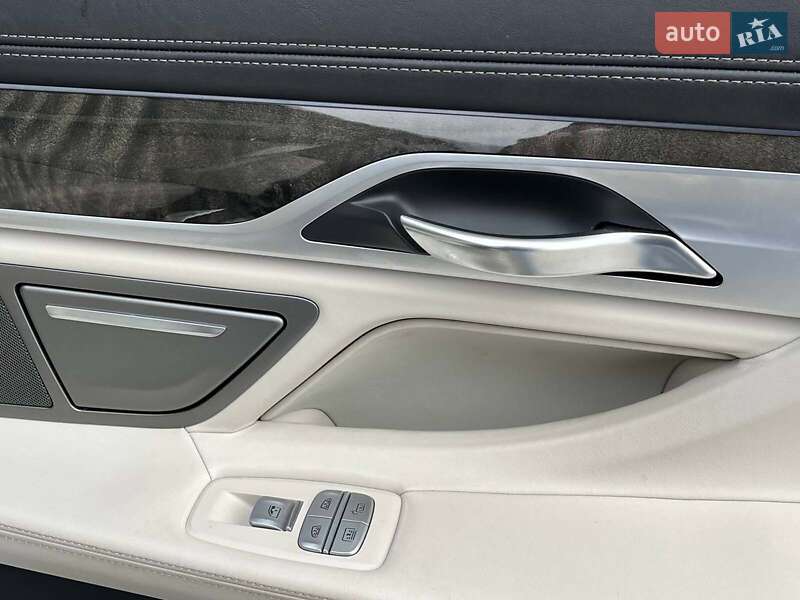 Седан BMW 7 Series 2018 в Львові