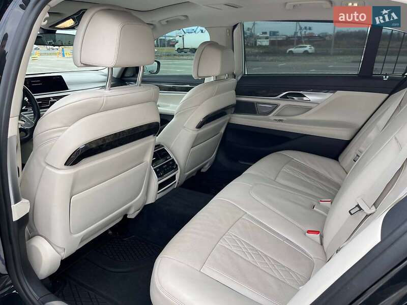Седан BMW 7 Series 2018 в Львові
