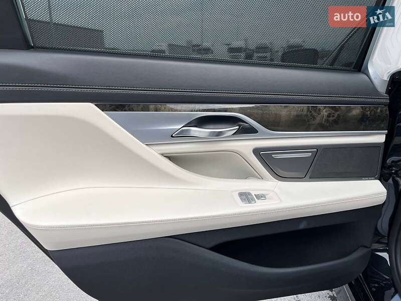 Седан BMW 7 Series 2018 в Львові