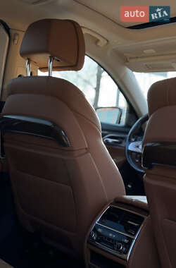 Седан BMW 7 Series 2015 в 